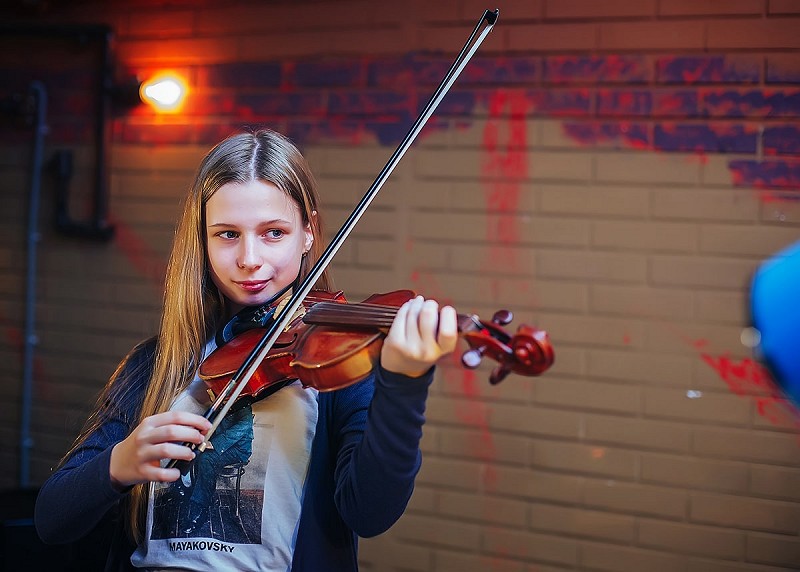 Уроки игры на скрипке в школе SingPlay