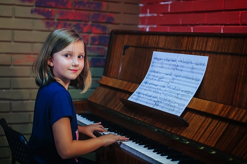 Уроки игры на фортепиано в школе SingPlay