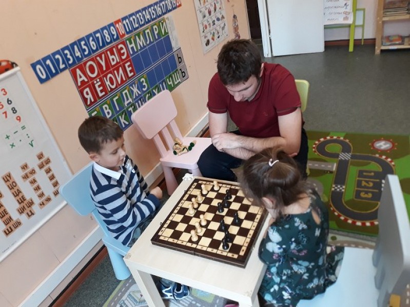 Шахматы в центре Маша у Медведя