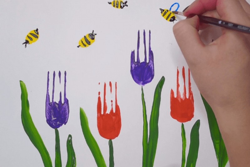 Видеокурс по изобразительному искусству «Цветы, пчёлы и бабочки» в школе Kreativity online