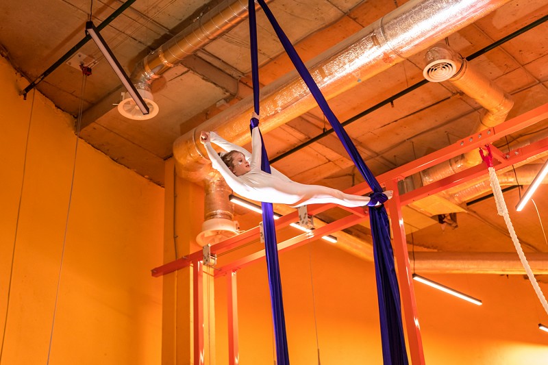 Акробатика на цирковых полотнах в центре FunGym