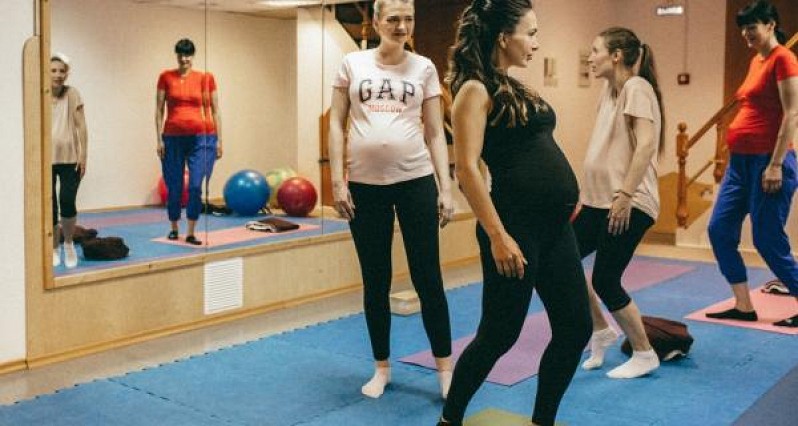 Йога для беременных в клубе Фонарик