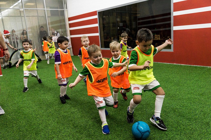 Занятия по футболу для детей в клубе Profi