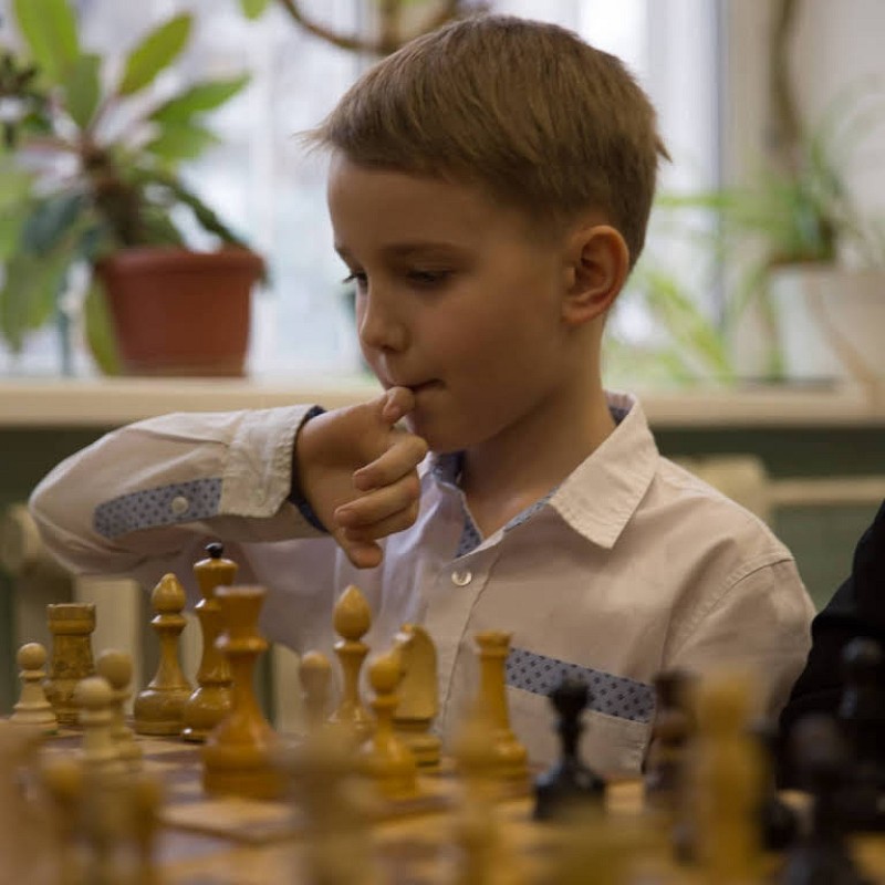 Занятия шахматами в Курчатовская школа, шахматный клуб