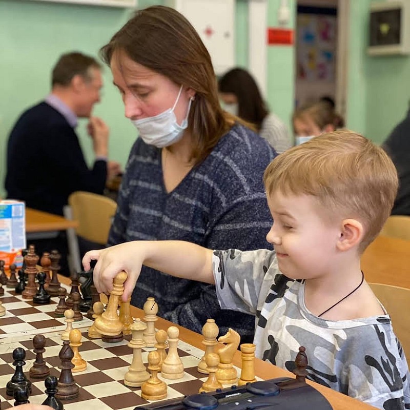 Занятия шахматами в Курчатовская школа, шахматный клуб