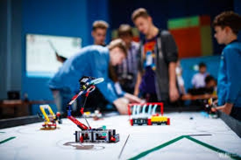 Робототехника на базе  конструктора LEGO WEDO 2.0 в клубе Электроник