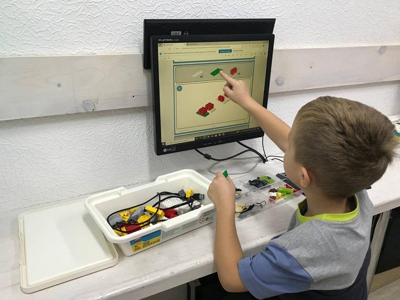Lego-робототехника в центре NESCH