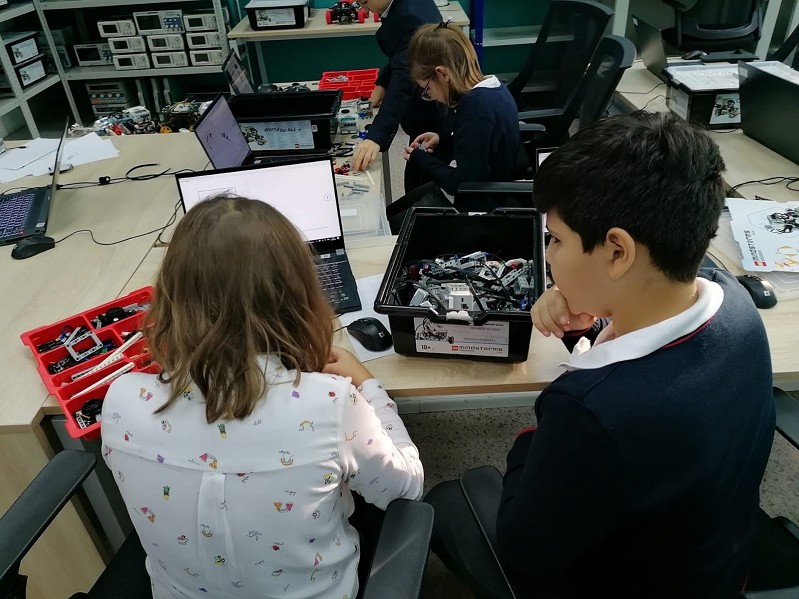 Практическая робототехника в цифровую эпоху в детском технопарке РГСУ