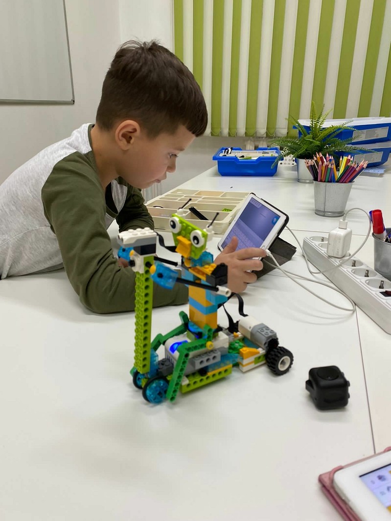 Lego-робототехника в центре УМНИЧКИ
